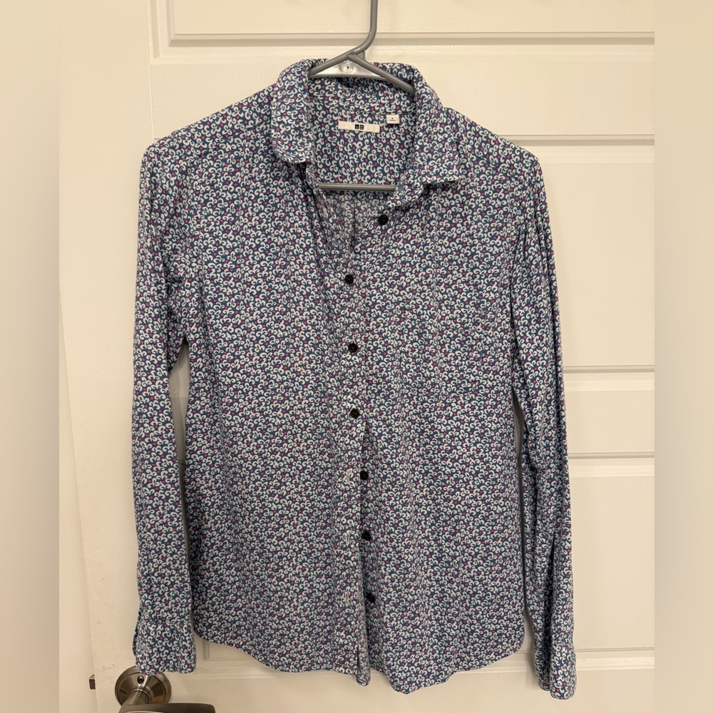 Uniqlo Blue Floral Women's Button Down Shirt